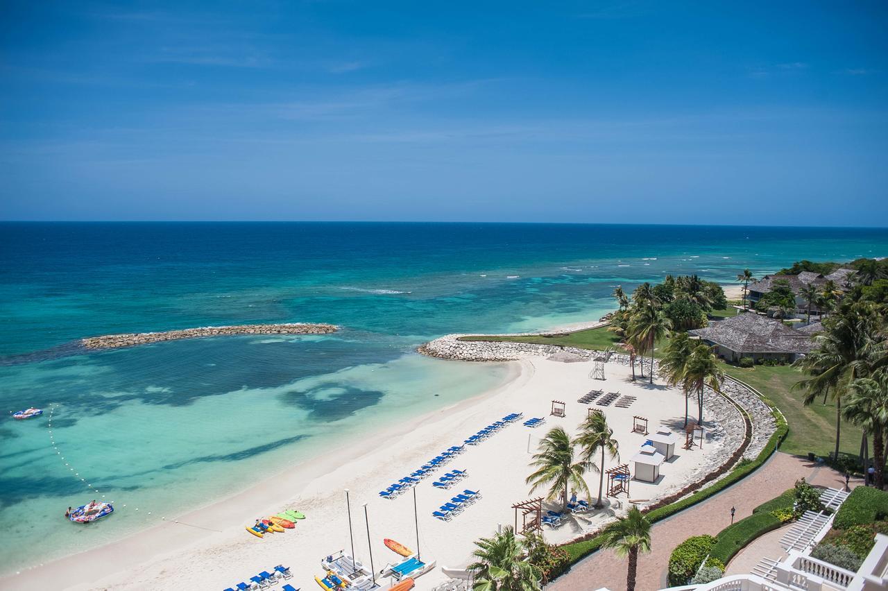 Palmyra Luxury Beach Condos مونتيغو باي المظهر الخارجي الصورة
