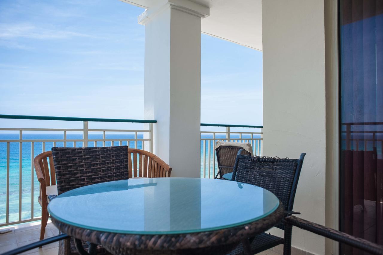 Palmyra Luxury Beach Condos مونتيغو باي المظهر الخارجي الصورة