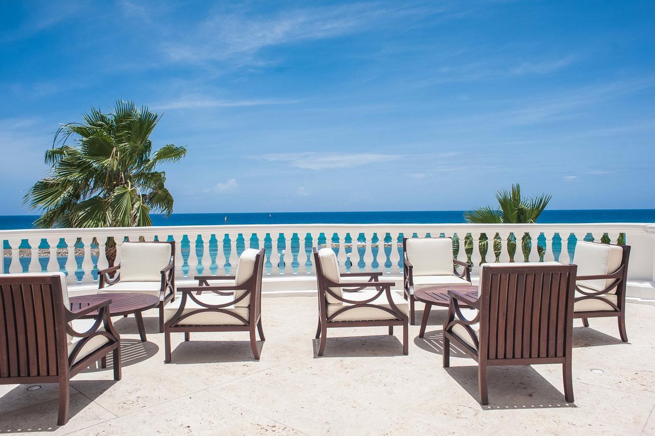 Palmyra Luxury Beach Condos مونتيغو باي المظهر الخارجي الصورة
