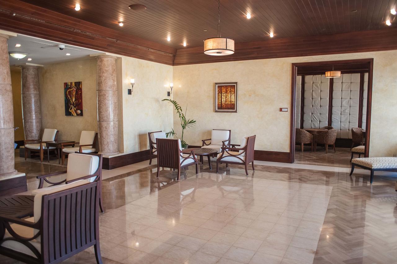 Palmyra Luxury Beach Condos مونتيغو باي المظهر الخارجي الصورة