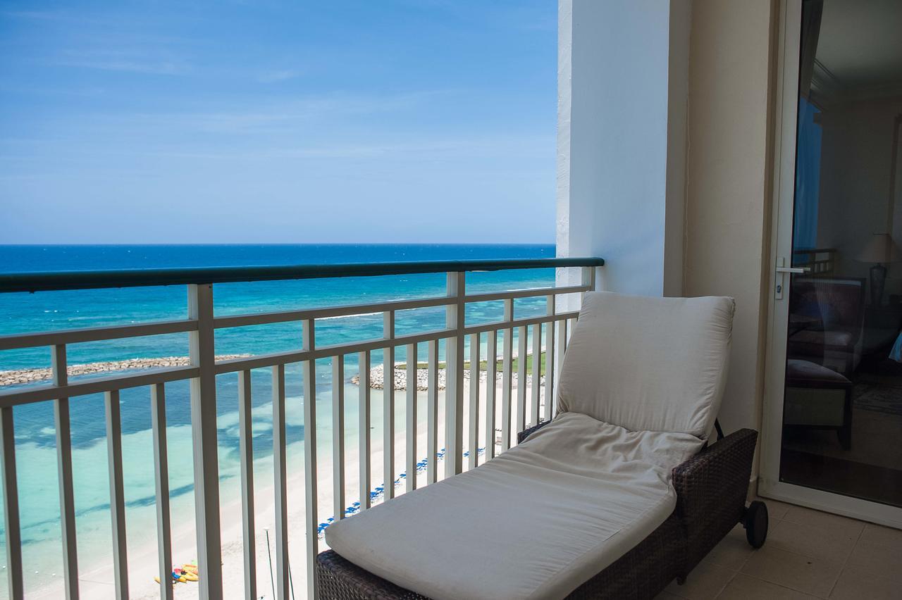 Palmyra Luxury Beach Condos مونتيغو باي المظهر الخارجي الصورة