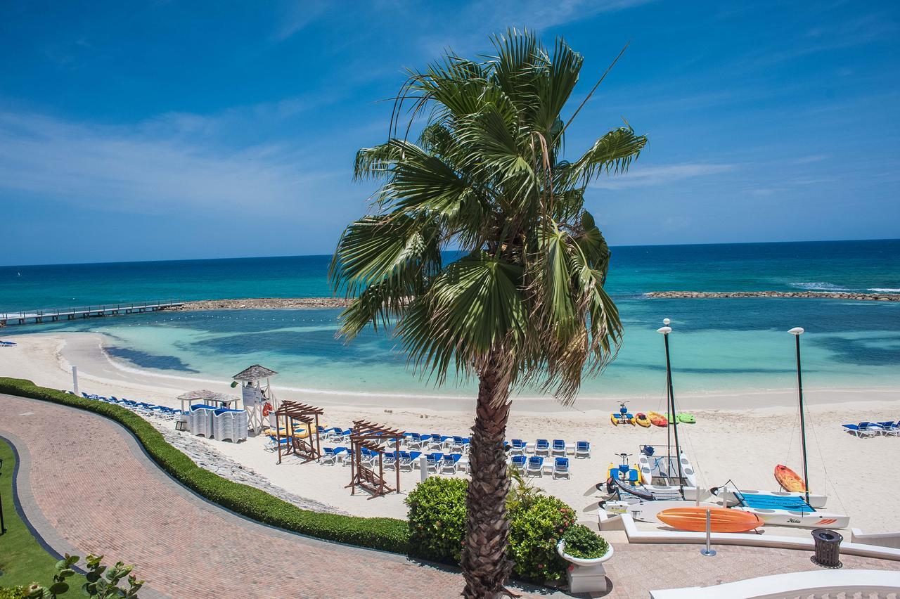 Palmyra Luxury Beach Condos مونتيغو باي المظهر الخارجي الصورة