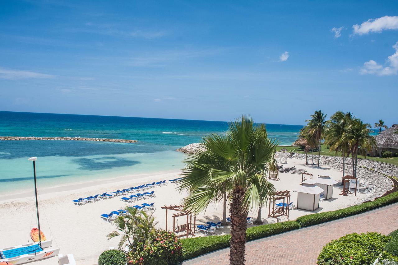 Palmyra Luxury Beach Condos مونتيغو باي المظهر الخارجي الصورة