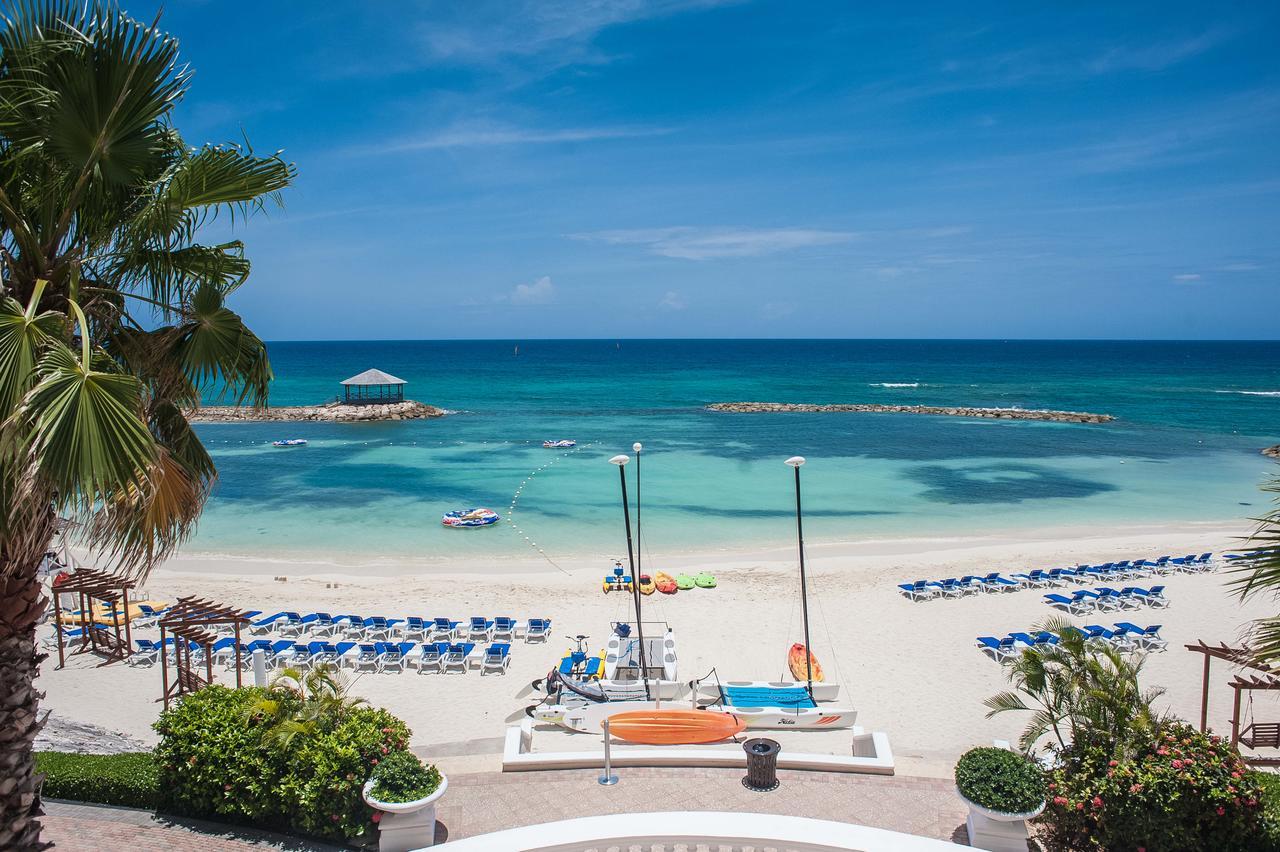 Palmyra Luxury Beach Condos مونتيغو باي المظهر الخارجي الصورة